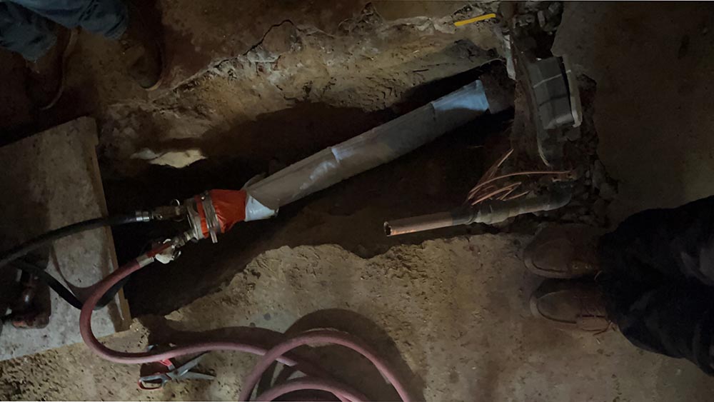 Damaged pipe / undergoing pipe lining