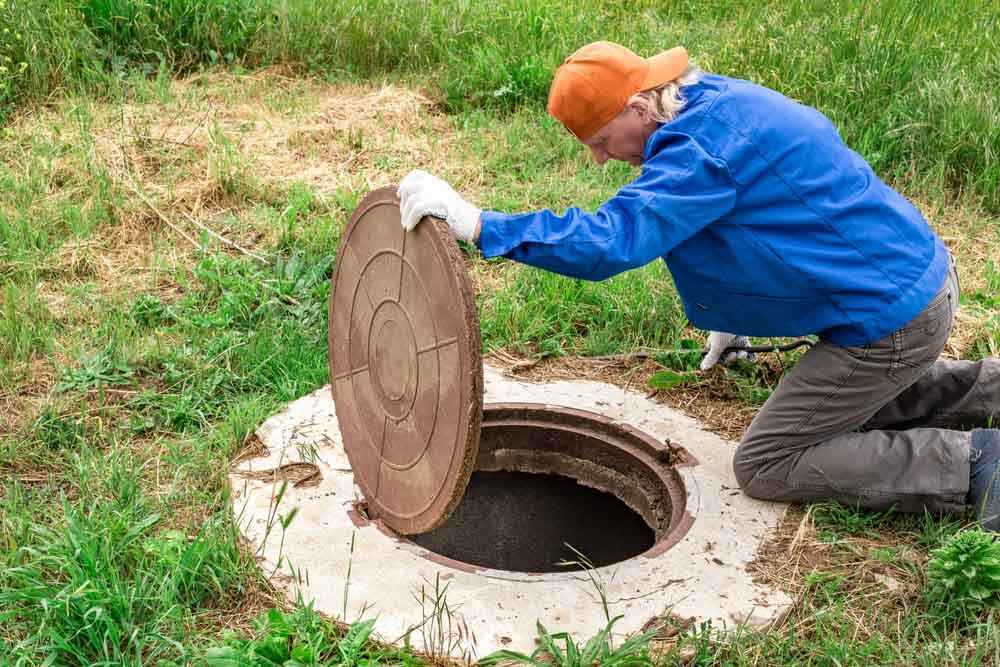 MI setting with visible septic access ports